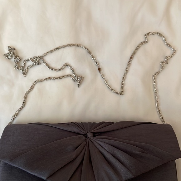 New grey evening purse. Pleated front with chain. - Picture 3 of 8